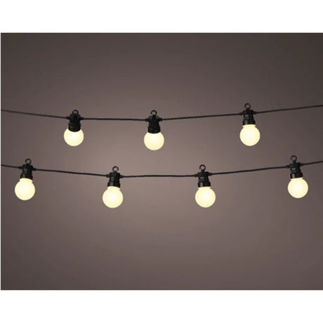 Catena luminosa con 10 lampadine LED a luce calda accesa su sfondo neutro
