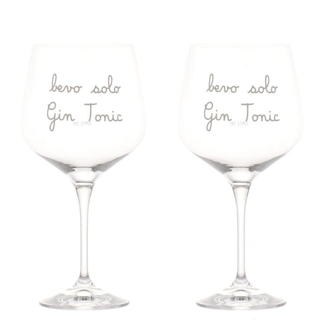 Set di due calici in vetro con scritta bianca serigrafata "bevo solo Gin Tonic".