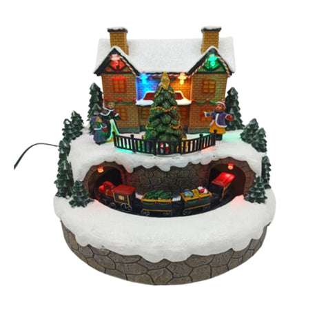 Casa Natalizia con Albero e Treno in Movimento