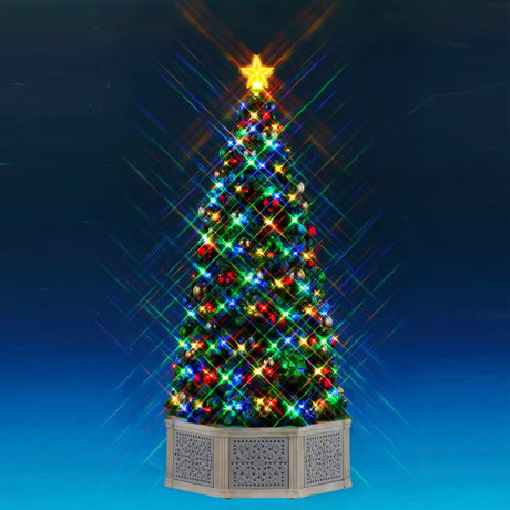 Albero di Natale decorato con luci multicolore e stella luminosa in cima per villaggetti di natale su sfondo blu.