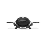 Barbecue a gas Weber Q 1200 nero visto frontalmente con ripiani laterali aperti