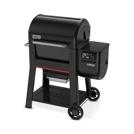 Barbecue a pellet Weber Searwood nero in vista angolare con centralina laterale