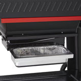 Dettaglio della vaschetta raccogli grasso estraibile del barbecue Weber Searwood
