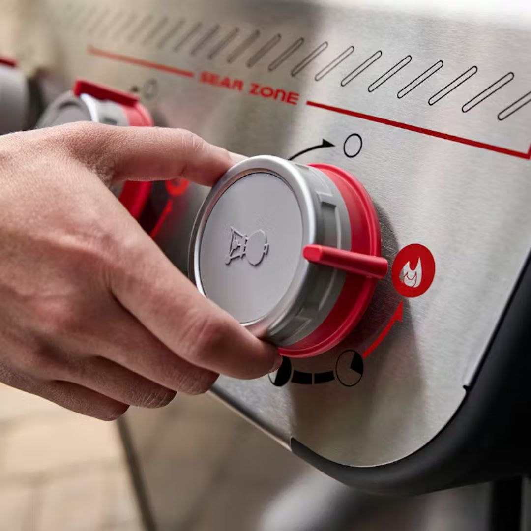 Dettaglio della manopola Sear Zone del barbecue a gas Weber Spirit E-435