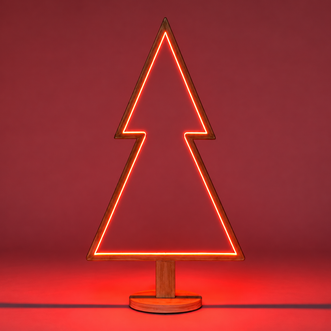 Albero di Natale decorativo in legno sbiancato con illuminazione LED rossa.