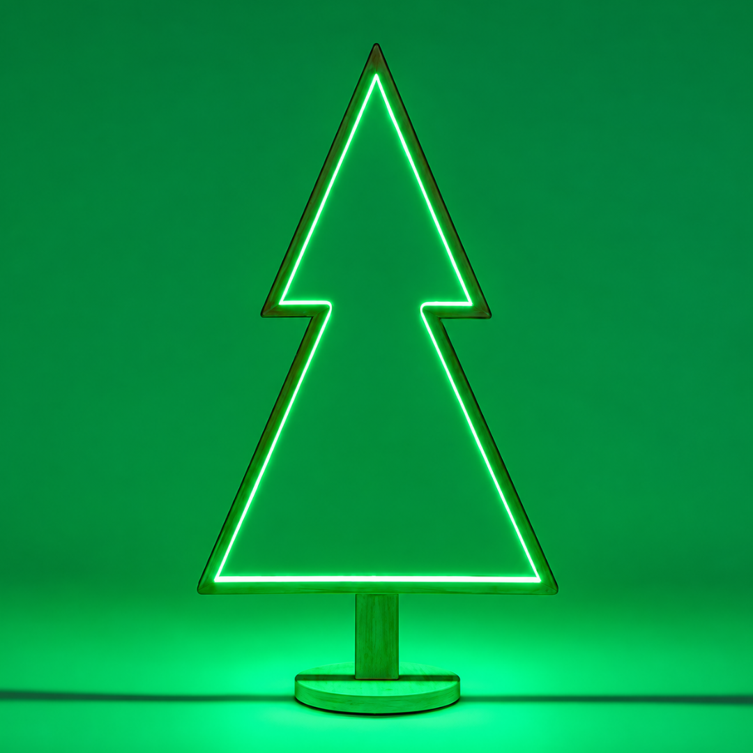 Albero natalizio luminoso in legno sbiancato con profilo LED verde brillante.