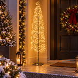Albero luminoso natalizio da 180 cm con LED bianco caldo e flash, ambientato vicino alla porta d'ingresso decorata per Natale