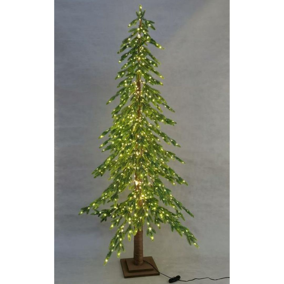 Albero di Natale artificiale verde con rami illuminati da luci LED calde, base in legno e forma slanciata alto 180cm.