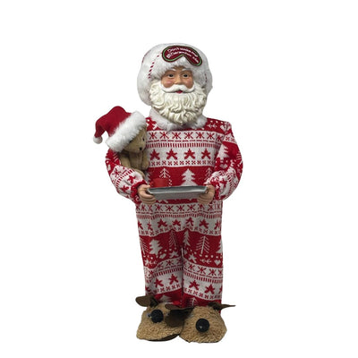 Figura decorativa di Babbo Natale con pigiama rosso e bianco a motivo natalizio, pantofole renna e orsacchiotto con cappello di Natale in braccio alto 45cm.