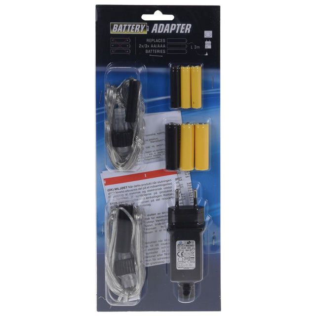 Confezione di battery adapter con cavo, spina e adattatori che sostituiscono 2 o 3 batterie AA/AAA.