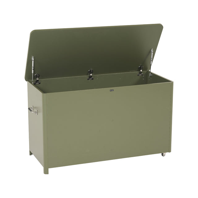 Baule da esterno verde con coperchio aperto