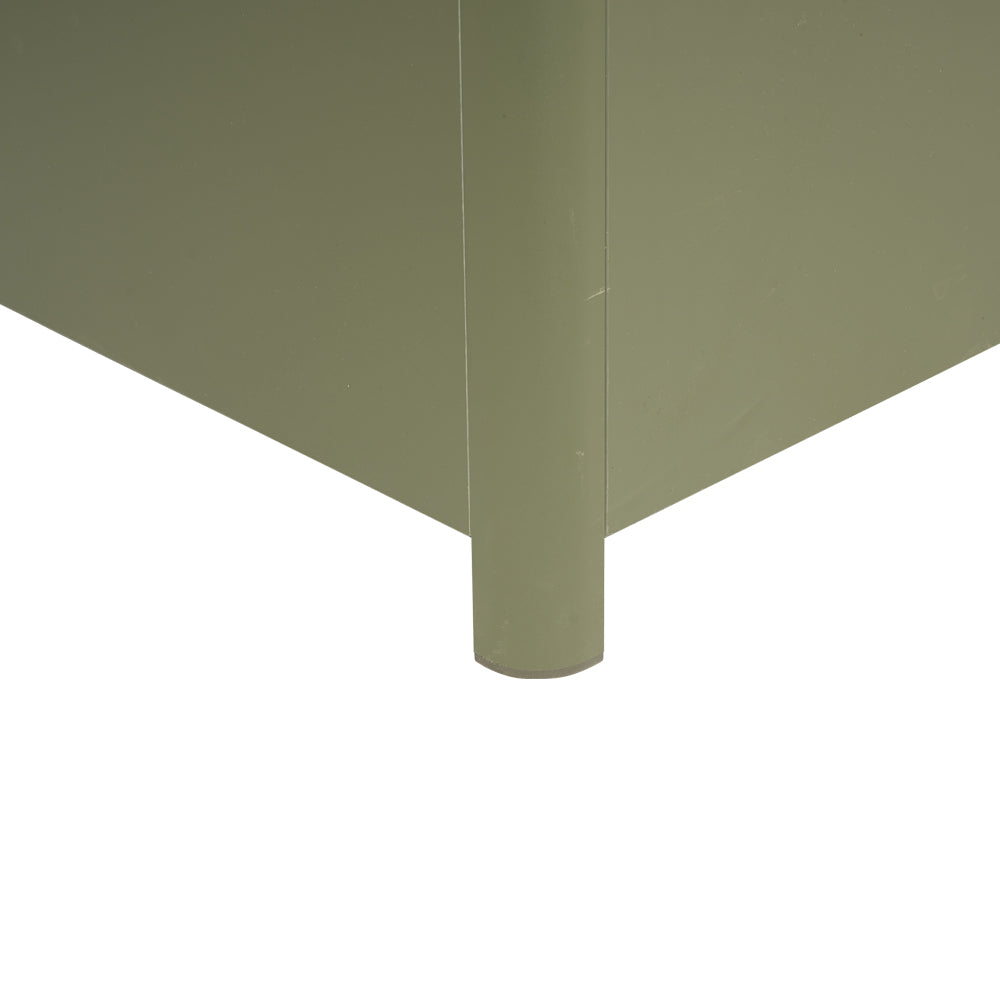 Dettaglio del piedino frontale del baule verde