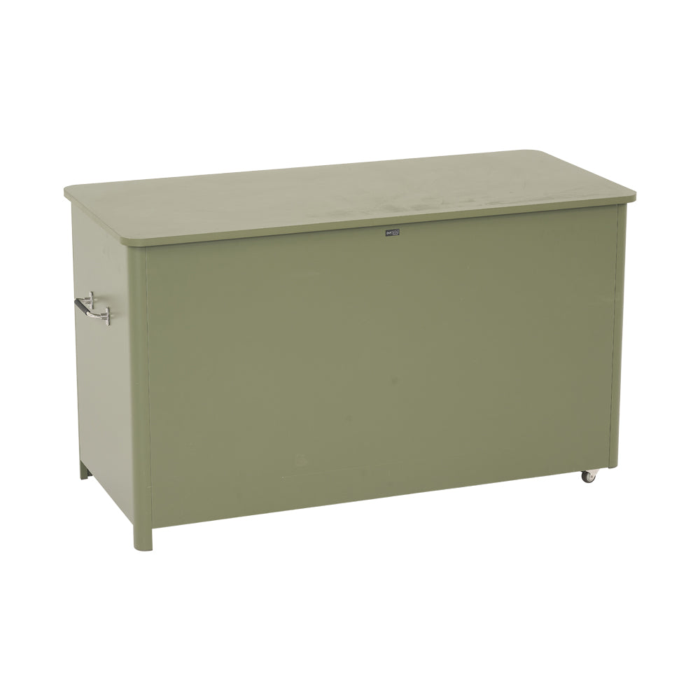 Baule da esterno verde chiuso con coperchio liscio