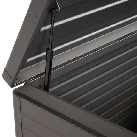 dettaglio del baule in alluminio