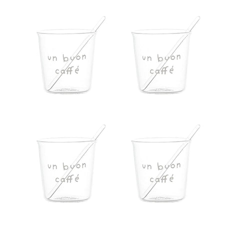 Set di quattro bicchierini in vetro trasparente con scritta bianca “un buon caffè” in stampatello e palettine incluse.