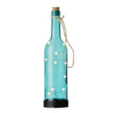  Bottiglia in vetro turchese con luci LED interne e cordino decorativo, vista su sfondo bianco