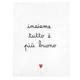 Canovaccio in lino bianco con scritta nera "insieme tutto è più buono" e cuoricino rosso.