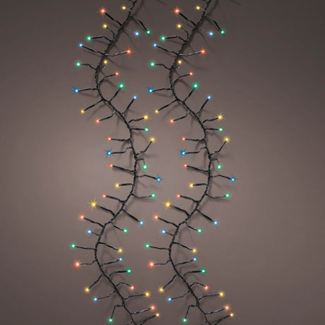 Catena luminosa da 1272 micro LED multicolor con cavo nero su sfondo scuro.