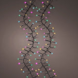 Catena luminosa da 1272 micro LED soft multicolor con cavo nero su sfondo scuro.