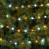 Catena con micro LED bianco caldo alternati a piccole sfere di 1 cm di diametro bianco freddo.