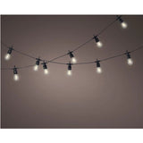 Catena di lampadine LED da 4,5 metri accesa su sfondo neutro, disposta ad arco