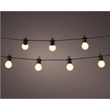 Catena luminosa con 10 lampadine LED a luce calda accesa su sfondo neutro
