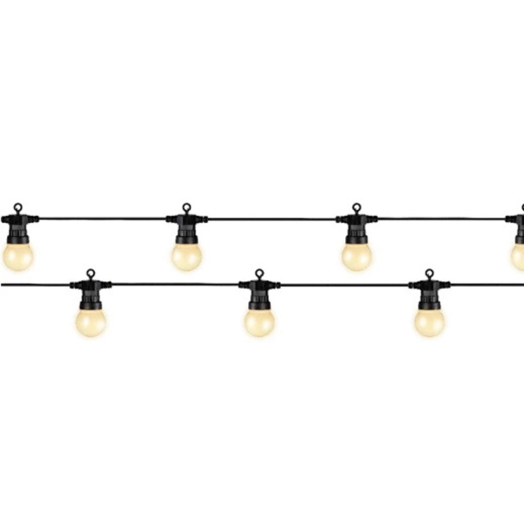 Catena LED con 10 lampadine a luce calda su sfondo bianco, disposta in doppia fila