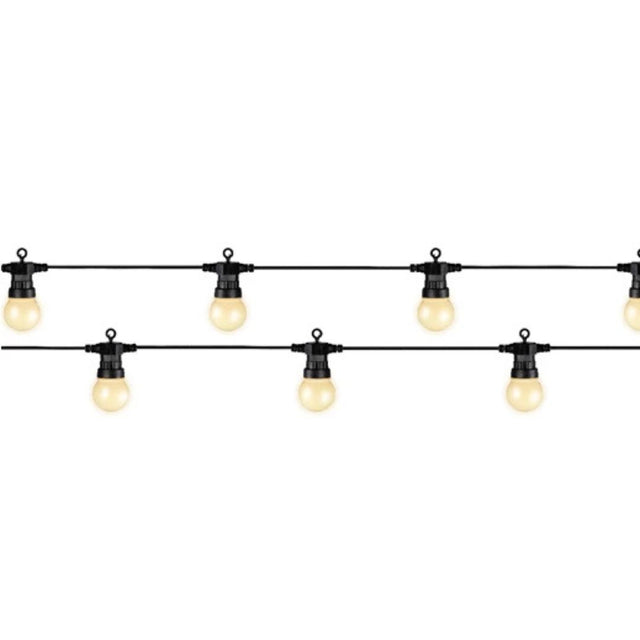 Catena LED con 10 lampadine a luce calda su sfondo bianco, disposta in doppia fila