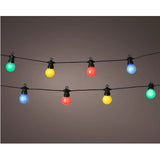 Catena LED con lampadine rosse, gialle, verdi e blu accese su sfondo neutro