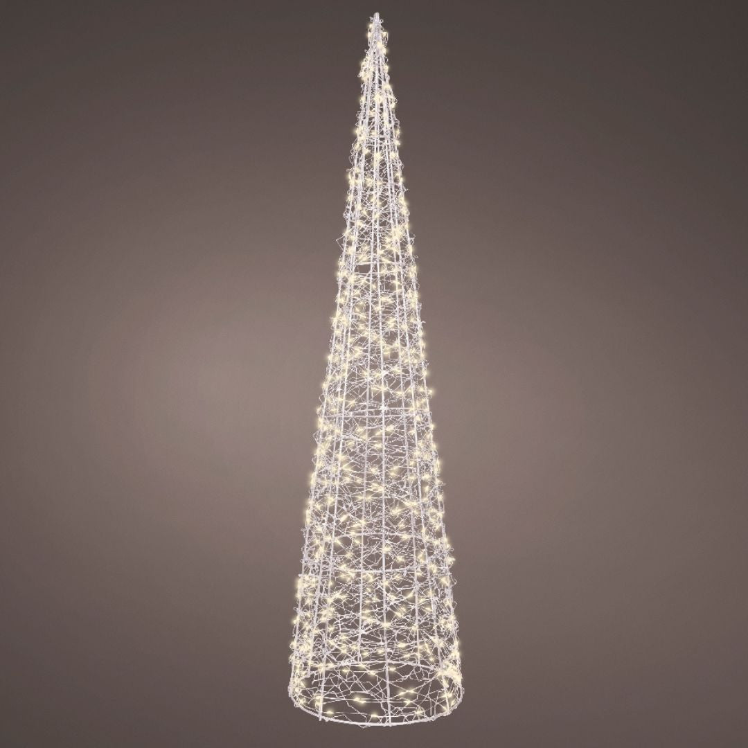 Cono decorativo in filo metallico da 80 cm con 500 microled caldi su fondo scuro.