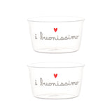 Set di due coppette in vetro con scritta "è buonissimo" e cuoricino rosso.