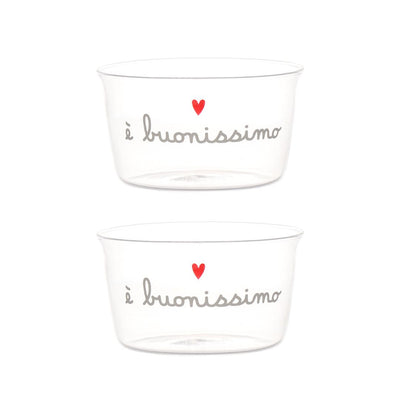 Set di due coppette in vetro con scritta "è buonissimo" e cuoricino rosso.
