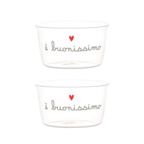 Set di due coppette in vetro con scritta "è buonissimo" e cuoricino rosso.