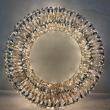 Corona decorativa luminosa con struttura circolare in PET iridescente e micro LED bianco caldo con diametro 50cm.