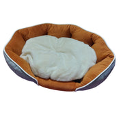 Cuscino per cani e gatti con bordo arancione e grigio e interno imbottito bianco in tessuto morbido.