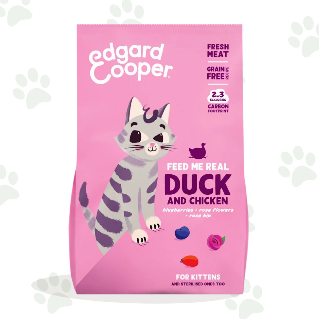 Confezione di crocchette per gattini da 2 kg di Edgar&Cooper con anatra e pollo.