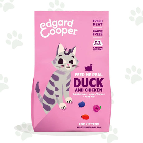 Confezione di crocchette per gattini da 2 kg di Edgar&Cooper con anatra e pollo.