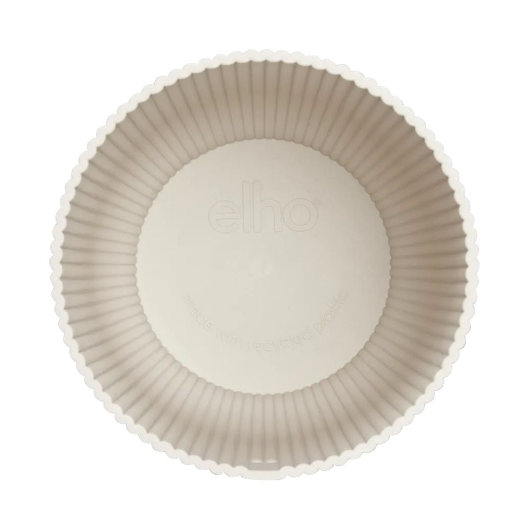Interno del coprivaso in plastica bianco.