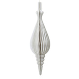 Decorazione natalizia a nido d’ape in carta bianca, dalla forma allungata a goccia con dettagli sagomati e cordoncino per appenderla.