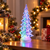 Abete luminoso trasparente con LED multicolore ambientato tra decorazioni natalizie