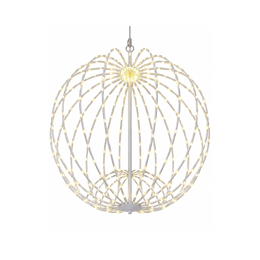 Sfera luminosa sospesa con struttura bianca e numerosi micro LED a luce calda