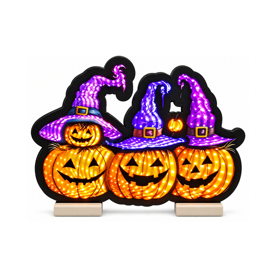 Decorazione luminosa Halloween con quattro zucche arancioni affiancate, con cappelli da strega viola e blu