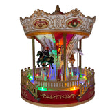 Giostra natalizia decorata nei toni del rosso e dell’oro con cavalli in movimento e luci LED multicolore alla base.