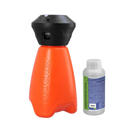 Kit Geyser con nebulizzatore portatile da 2 litri e flacone di insetticida antizanzare Stocker su sfondo bianco