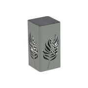 Lampada solare verde con traforo decorativo a foglie