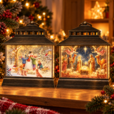 Lanterne glitter LED con scene natalizie ambientate accanto all’albero
