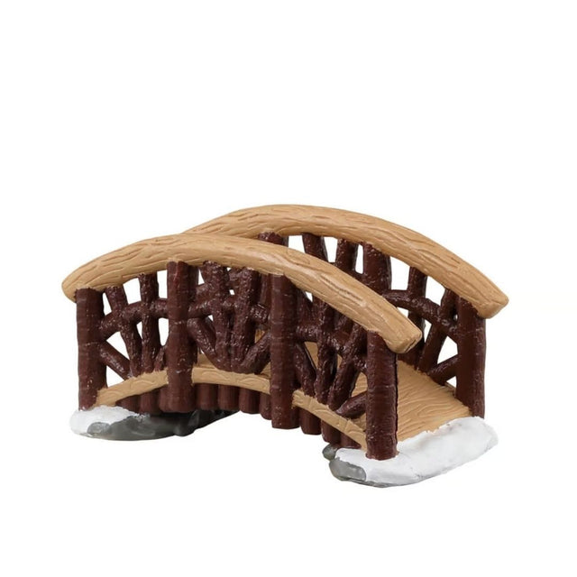 Ponticello rustico Lemax in legno con struttura ad arco, dettagli effetto tronchi e neve alla base.