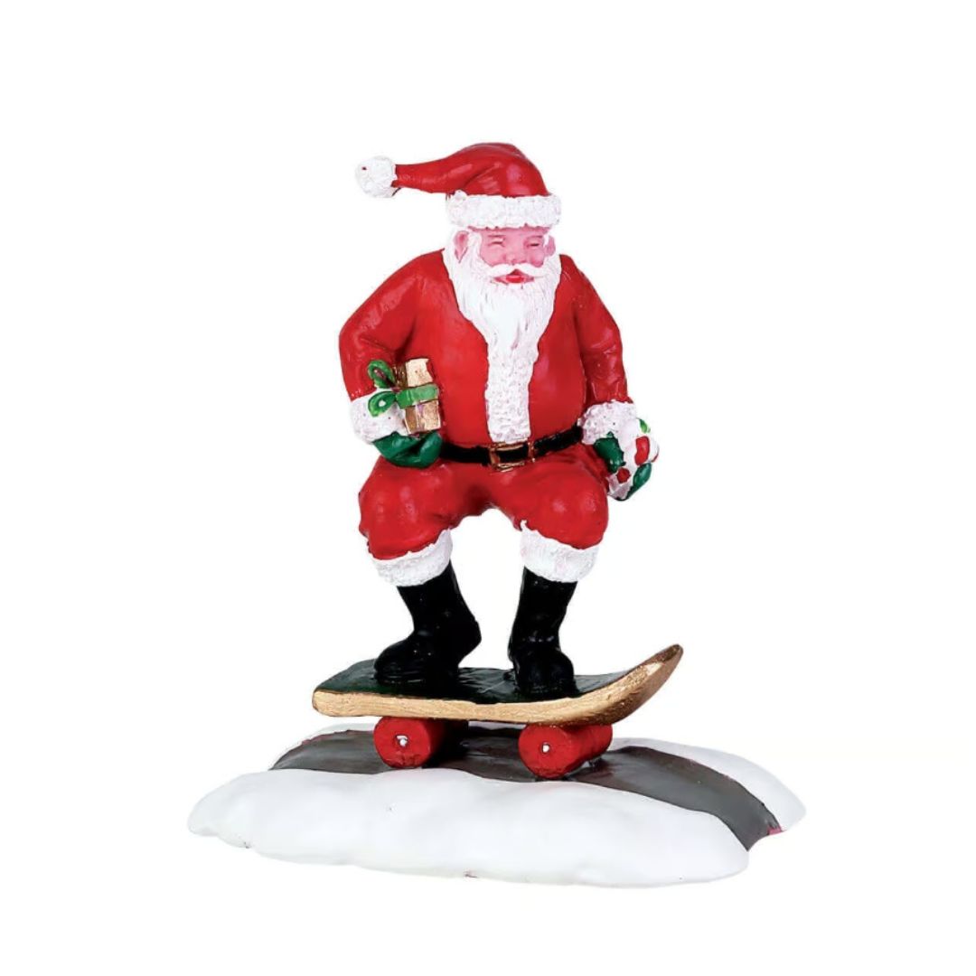 Babbo Natale in equilibrio su uno skateboard, con piccoli regali tra le mani.