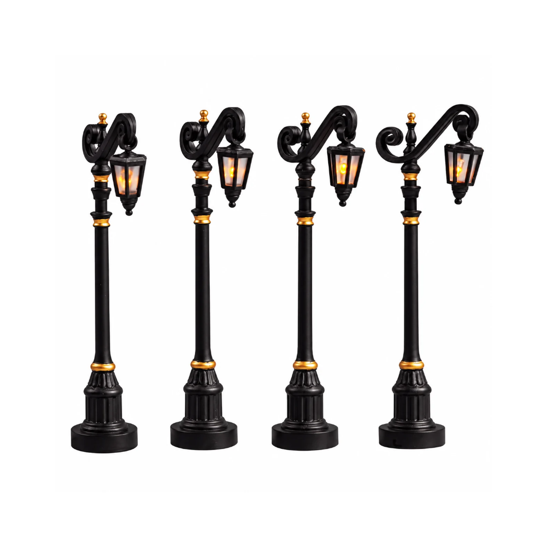 Set di quattro lampioni Lemax per villaggetti natalizi.