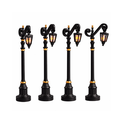 Set di quattro lampioni Lemax per villaggetti natalizi.